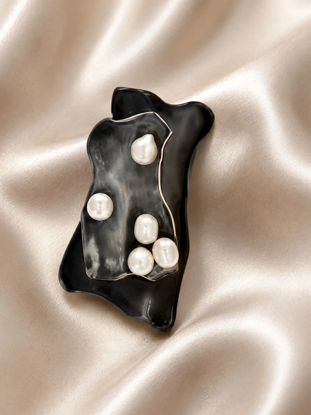 Contemporary Pearl Artistic Fashion Jewelry Brooch